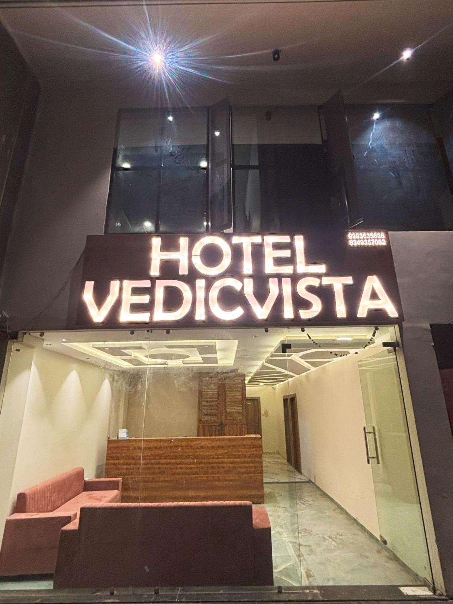 Hotel Vedicvista Indaur Exteriér fotografie